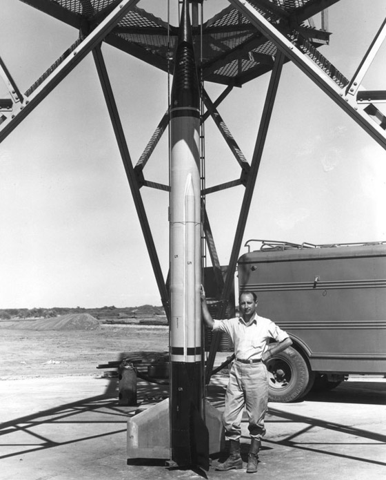 صورة رقم 2 - تعرفوا إلى العالم الذي طردته أمريكا فساعد الصين في الوصول إلى القمر!  صورة رقم 2 - تعرفوا إلى العالم الذي طردته أمريكا فساعد الصين في الوصول إلى القمر!