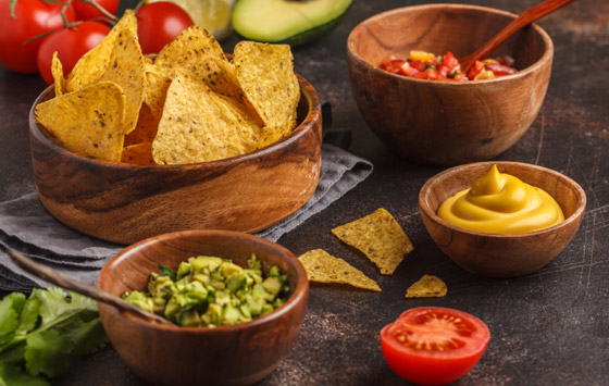 بالأفوكادو والجبنة والطماطم.. 3 طرق لتحضير صوص الناتشوز اللذيذ صورة رقم 4