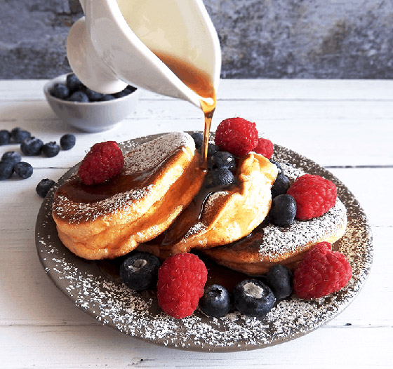 اسفنجي وطعمه أشهى من التقليدي.. إليكم طريقة تحضير البان كيك الياباني صورة رقم 7