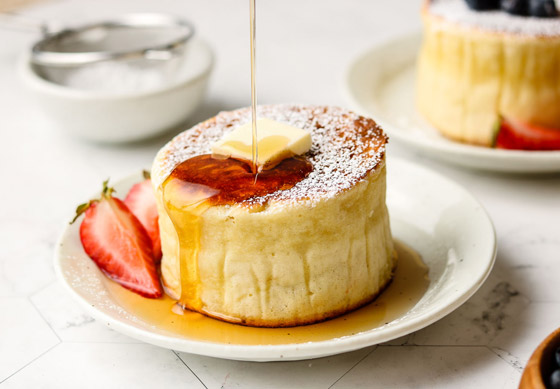 اسفنجي وطعمه أشهى من التقليدي.. إليكم طريقة تحضير البان كيك الياباني صورة رقم 10