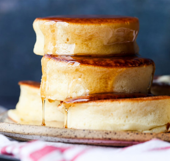 اسفنجي وطعمه أشهى من التقليدي.. إليكم طريقة تحضير البان كيك الياباني صورة رقم 11