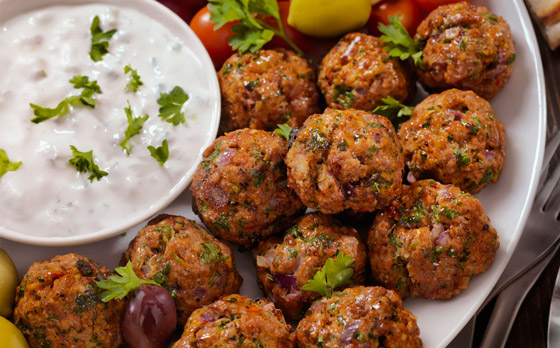 من أشهر الأعشاب وطريقة جديدة لتوظيف اللحم.. وصفة الكفتة اليونانية صورة رقم 1 من أشهر الأعشاب وطريقة جديدة لتوظيف اللحم.. وصفة الكفتة اليونانية صورة رقم 1