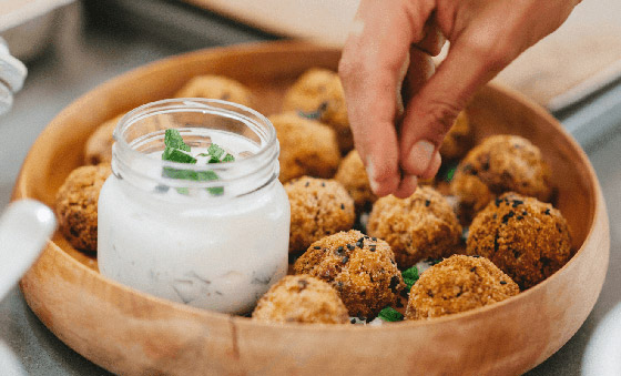 من أشهر الأعشاب وطريقة جديدة لتوظيف اللحم.. وصفة الكفتة اليونانية صورة رقم 6 من أشهر الأعشاب وطريقة جديدة لتوظيف اللحم.. وصفة الكفتة اليونانية صورة رقم 6