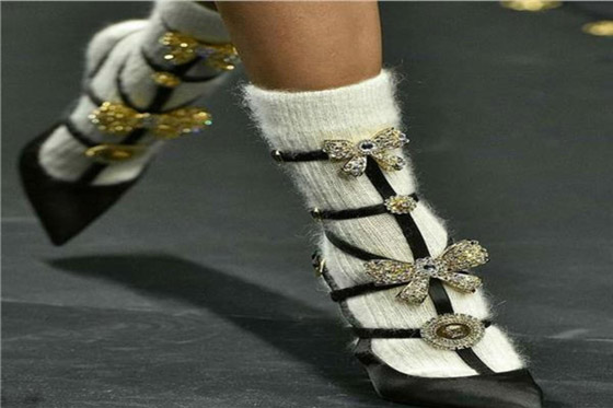 أغرب الأزياء والجوارب: هل تقبلين ارتداء هذه الملابس ؟ صورة رقم 13