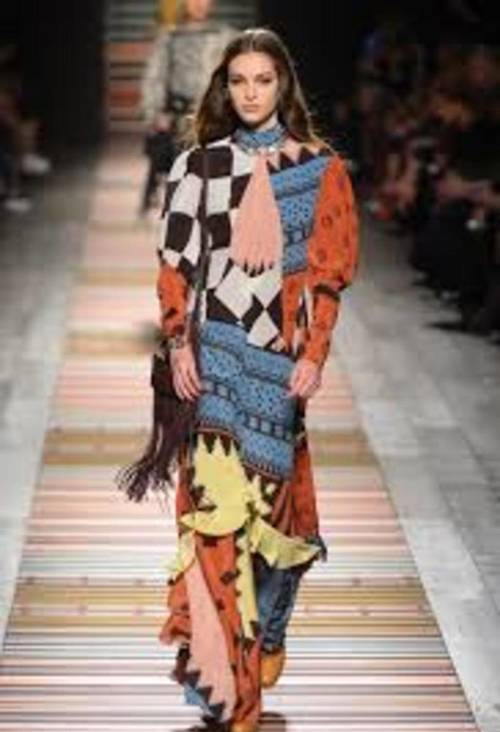 أغرب الأزياء والجوارب: هل تقبلين ارتداء هذه الملابس ؟ صورة رقم 6