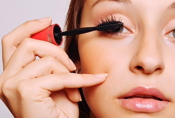 إليكم 9 نصائح وحيل لوضع الماسكارا بطريقة احترافية مدهشة صورة رقم 7