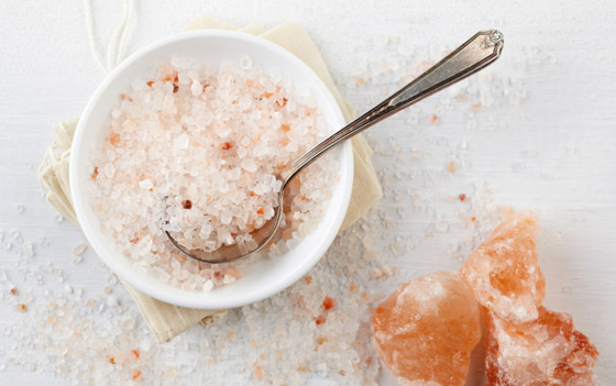 المرض الدائم واكتساب الوزن.. 12 علامة تدل على تناولك الملح بشكل زائد صورة رقم 1 المرض الدائم واكتساب الوزن.. 12 علامة تدل على تناولك الملح بشكل زائد صورة رقم 1