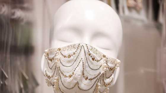 كمامات من الألماس واللؤلؤ.. اليابان تحارب كورونا بالفخامة صورة رقم 6