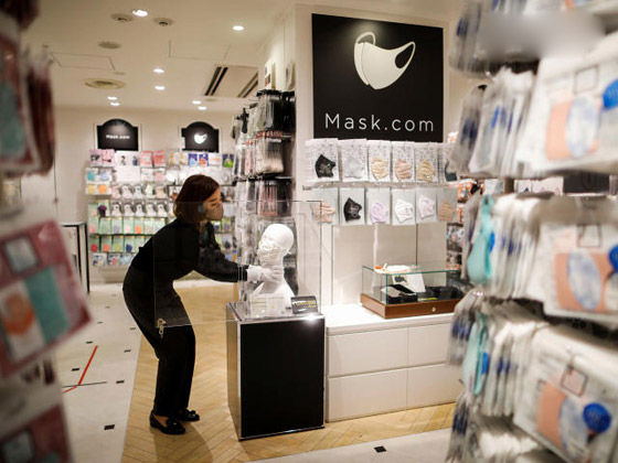 كمامات من الألماس واللؤلؤ.. اليابان تحارب كورونا بالفخامة صورة رقم 7