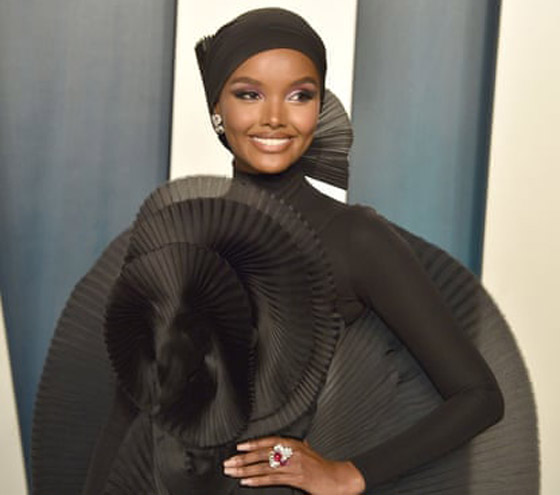 عارضة الأزياء المحجبة حليمة عدن تعتزل عروض الأزياء بسبب ديانتها! صورة رقم 5