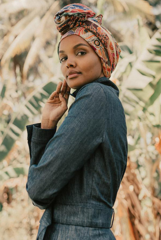 بعد اعتزالها بسبب الحجاب.. عارضة الأزياء العالمية حليمة عدن تعود من جديد! صور صورة رقم 17