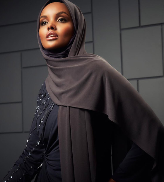 بعد اعتزالها بسبب الحجاب.. عارضة الأزياء العالمية حليمة عدن تعود من جديد! صور صورة رقم 21
