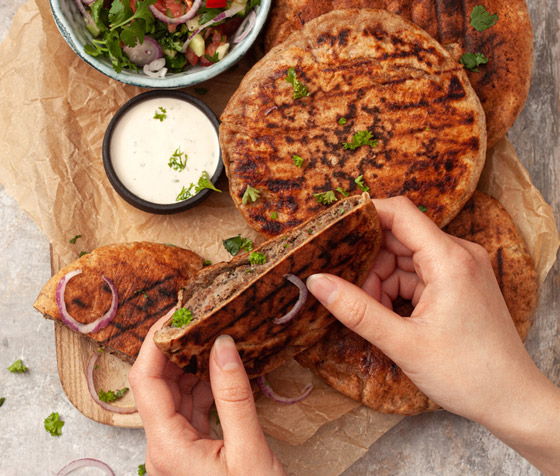 سريعة وسهلة ومحبوبة الجماهير.. إليكم وصفة عرايس اللحمة الشهية صورة رقم 1 سريعة وسهلة ومحبوبة الجماهير.. إليكم وصفة عرايس اللحمة الشهية صورة رقم 1