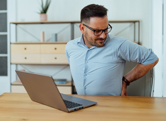 تعاني من آلام الظهر بسبب العمل من المنزل؟ إليك بعض النصائح للعلاج! صورة رقم 2