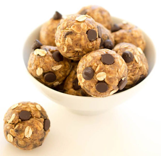 4 مكونات تصنع وجبة خفيفة صحية.. كرات الطاقة بزبدة الفول السوداني صورة رقم 5