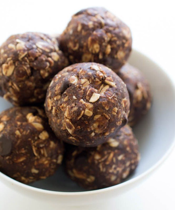 4 مكونات تصنع وجبة خفيفة صحية.. كرات الطاقة بزبدة الفول السوداني صورة رقم 9