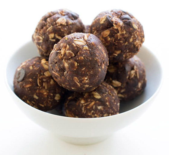 4 مكونات تصنع وجبة خفيفة صحية.. كرات الطاقة بزبدة الفول السوداني صورة رقم 10