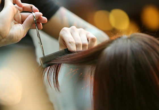 مرتان في السنة أم أكثر.. كم مرة يجب قص الشعر للحفاظ على حيويته؟ صورة رقم 1