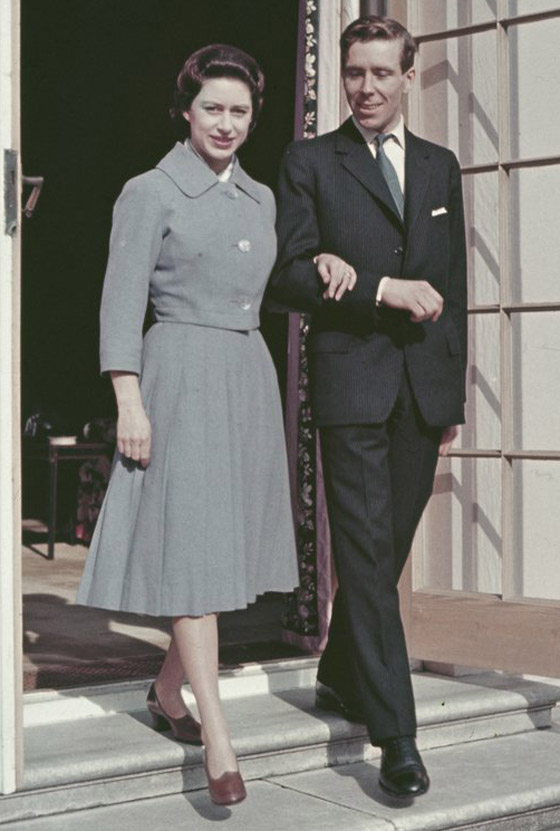 بالصور: أسرار تكشف للمرة الأولى عن إطلالات خطوبة الأميرات صورة رقم 2