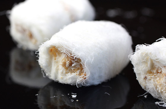 شعر ناعم محشو بالفول السوداني.. إليكم وصفة حلوى خبز التنين الصينية صورة رقم 5 شعر ناعم محشو بالفول السوداني.. إليكم وصفة حلوى خبز التنين الصينية صورة رقم 5