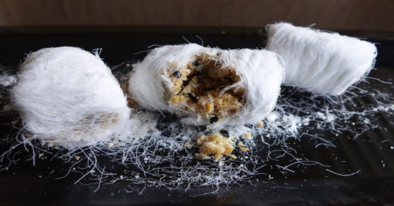 شعر ناعم محشو بالفول السوداني.. إليكم وصفة حلوى خبز التنين الصينية صورة رقم 6 شعر ناعم محشو بالفول السوداني.. إليكم وصفة حلوى خبز التنين الصينية صورة رقم 6