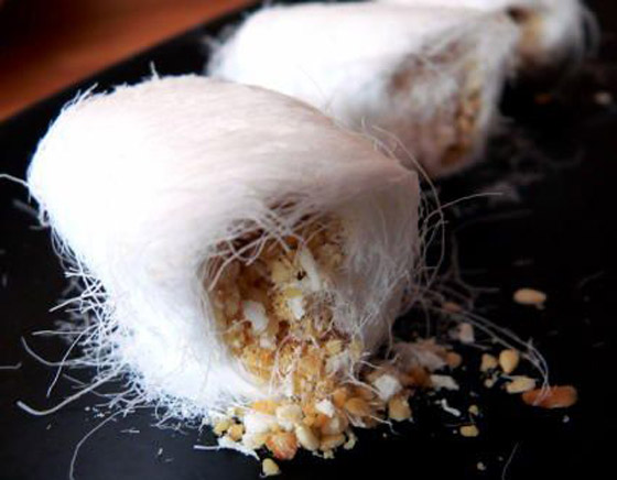 شعر ناعم محشو بالفول السوداني.. إليكم وصفة حلوى خبز التنين الصينية صورة رقم 7 شعر ناعم محشو بالفول السوداني.. إليكم وصفة حلوى خبز التنين الصينية صورة رقم 7