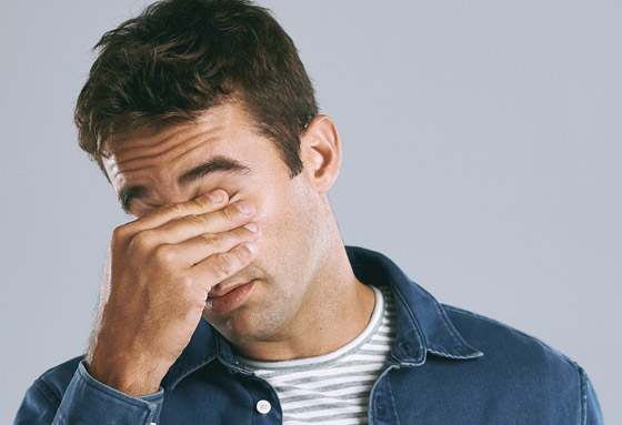 أضرار خطيرة.. لماذا يجب التوقف عن فرك العينين؟ وكيف يمكن التوقف؟ صورة رقم 1