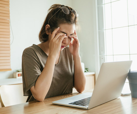 أضرار خطيرة.. لماذا يجب التوقف عن فرك العينين؟ وكيف يمكن التوقف؟ صورة رقم 3