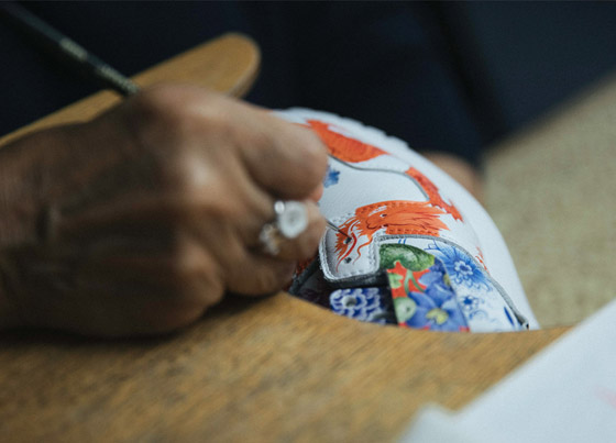 حذاء رياضي للبيع بمزاد بمليون دولار! لكن من يشتريه لن يستطيع ارتداءه! صورة رقم 13