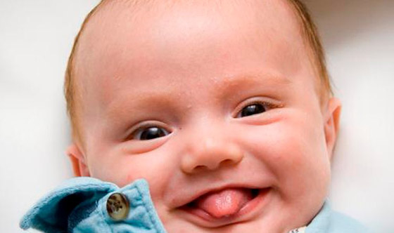 لماذا يخرج الرضيع لسانه؟ 7 أسباب علمية تفسر الظاهرة اللافتة صورة رقم 3