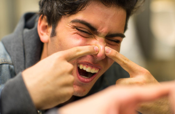 الأمر قد يبدو مقززا.. لكن هل فرقعة البثور وحب الشباب مضرة للجلد حقا؟ صورة رقم 1 الأمر قد يبدو مقززا.. لكن هل فرقعة البثور وحب الشباب مضرة للجلد حقا؟ صورة رقم 1