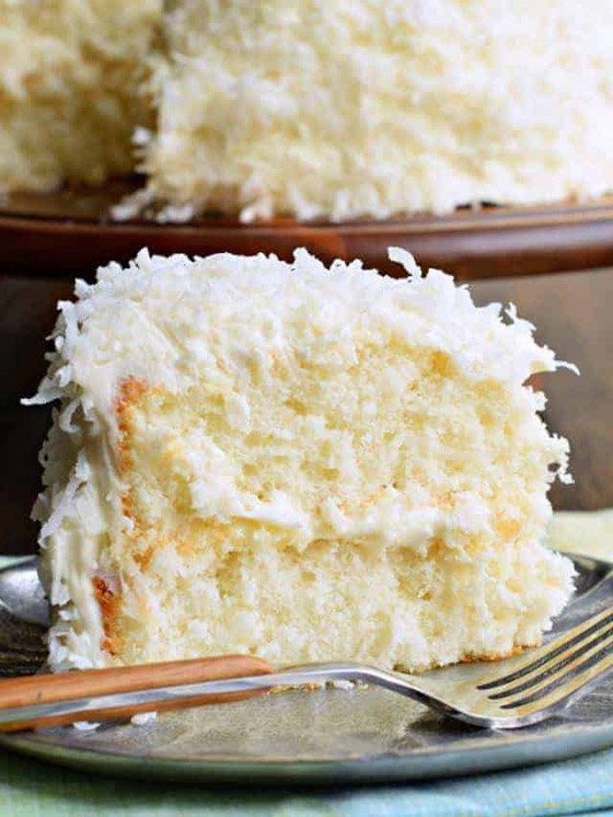 الحلوى المثلى لموسم الأعياد.. وصفة كيك جوز الهند الطري المحشو بالكريمة صورة رقم 6