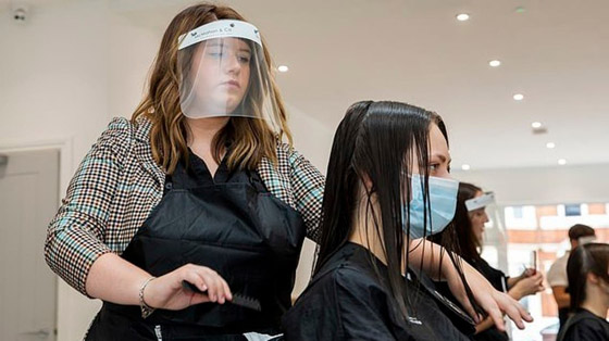 أقنعة الوجه البلاستيكية لا تحمي من كورونا! صورة رقم 1