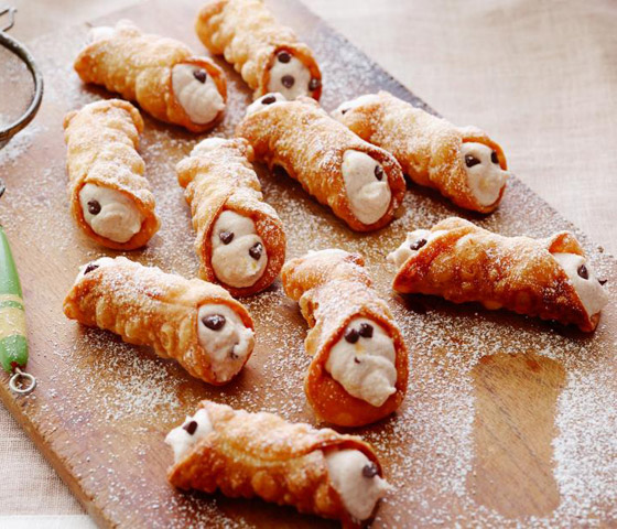 إليكم طريقة تحضير أصابع كانولي الإيطالية المحشوة بالجبنة والكريمة صورة رقم 3