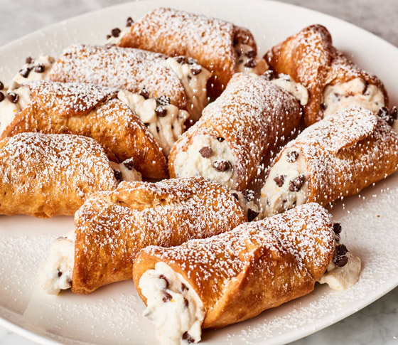 إليكم طريقة تحضير أصابع كانولي الإيطالية المحشوة بالجبنة والكريمة صورة رقم 11