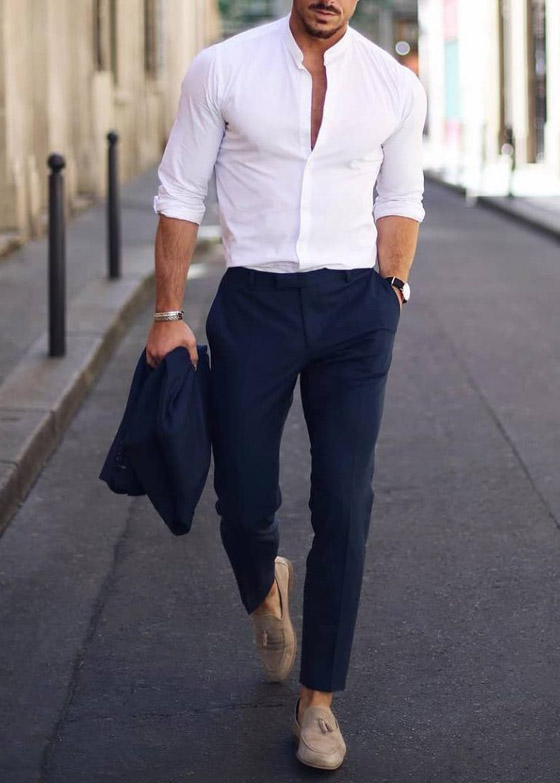 طرق مختلفة لارتداء القميص الأبيض وتنسيقه مع الجينز والحذاء المناسب صورة رقم 8