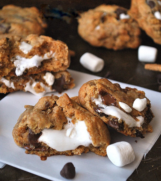 ليست تقليدية.. إليكم وصفة كوكيز رقائق الشوكولاتة المحشوة بالمارشميلو صورة رقم 6 ليست تقليدية.. إليكم وصفة كوكيز رقائق الشوكولاتة المحشوة بالمارشميلو صورة رقم 6