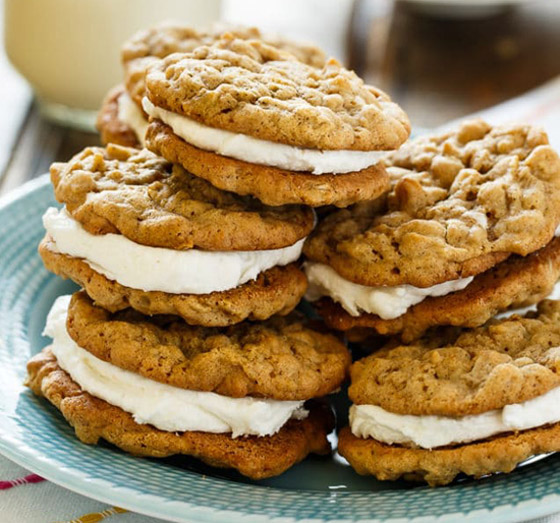 ليست تقليدية.. إليكم وصفة كوكيز رقائق الشوكولاتة المحشوة بالمارشميلو صورة رقم 9 ليست تقليدية.. إليكم وصفة كوكيز رقائق الشوكولاتة المحشوة بالمارشميلو صورة رقم 9