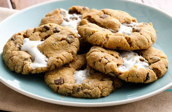 ليست تقليدية.. إليكم وصفة كوكيز رقائق الشوكولاتة المحشوة بالمارشميلو صورة رقم 13 ليست تقليدية.. إليكم وصفة كوكيز رقائق الشوكولاتة المحشوة بالمارشميلو صورة رقم 13