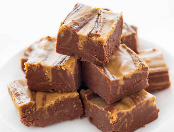 بـ3 مكونات فقط وبدون فرن.. إليكم وصفة حلوى الشوكولاتة بزبدة الفستق صورة رقم 3 بـ3 مكونات فقط وبدون فرن.. إليكم وصفة حلوى الشوكولاتة بزبدة الفستق صورة رقم 3