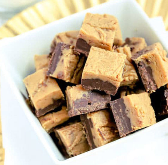 بـ3 مكونات فقط وبدون فرن.. إليكم وصفة حلوى الشوكولاتة بزبدة الفستق صورة رقم 4 بـ3 مكونات فقط وبدون فرن.. إليكم وصفة حلوى الشوكولاتة بزبدة الفستق صورة رقم 4