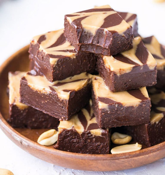 بـ3 مكونات فقط وبدون فرن.. إليكم وصفة حلوى الشوكولاتة بزبدة الفستق صورة رقم 7 بـ3 مكونات فقط وبدون فرن.. إليكم وصفة حلوى الشوكولاتة بزبدة الفستق صورة رقم 7