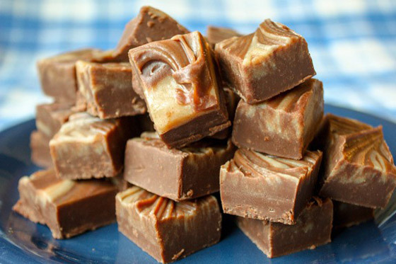 بـ3 مكونات فقط وبدون فرن.. إليكم وصفة حلوى الشوكولاتة بزبدة الفستق صورة رقم 9 بـ3 مكونات فقط وبدون فرن.. إليكم وصفة حلوى الشوكولاتة بزبدة الفستق صورة رقم 9