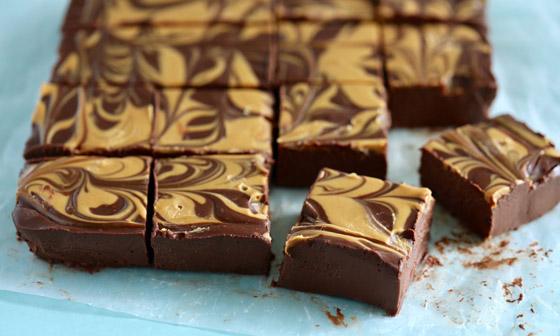 بـ3 مكونات فقط وبدون فرن.. إليكم وصفة حلوى الشوكولاتة بزبدة الفستق صورة رقم 10 بـ3 مكونات فقط وبدون فرن.. إليكم وصفة حلوى الشوكولاتة بزبدة الفستق صورة رقم 10
