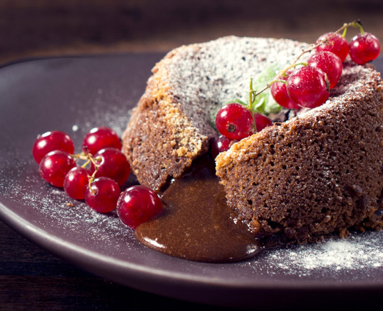 للحصول على الدفء بالليالي الباردة.. إليكم وصفة هوت شوكلت بودينغ كيك صورة رقم 2