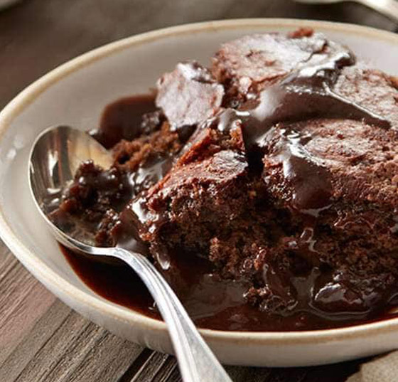 للحصول على الدفء بالليالي الباردة.. إليكم وصفة هوت شوكلت بودينغ كيك صورة رقم 5