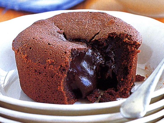 للحصول على الدفء بالليالي الباردة.. إليكم وصفة هوت شوكلت بودينغ كيك صورة رقم 6