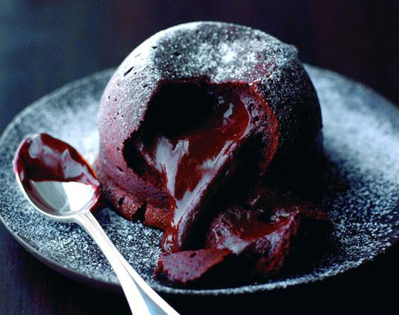 للحصول على الدفء بالليالي الباردة.. إليكم وصفة هوت شوكلت بودينغ كيك صورة رقم 8