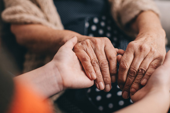 تعرفوا إلى 7 أجزاء في الجسم تكشف عن التقدم في العمر..! صورة رقم 7 تعرفوا إلى 7 أجزاء في الجسم تكشف عن التقدم في العمر..! صورة رقم 7