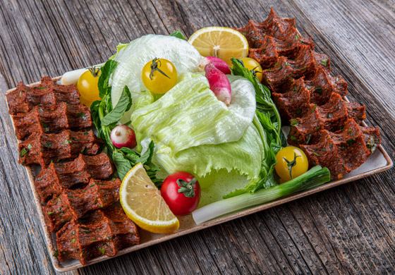 مُشبعة وقليلة السعرات الحرارية.. إليكم وصفة الكبة النية التركية الشهية صورة رقم 1 مُشبعة وقليلة السعرات الحرارية.. إليكم وصفة الكبة النية التركية الشهية صورة رقم 1